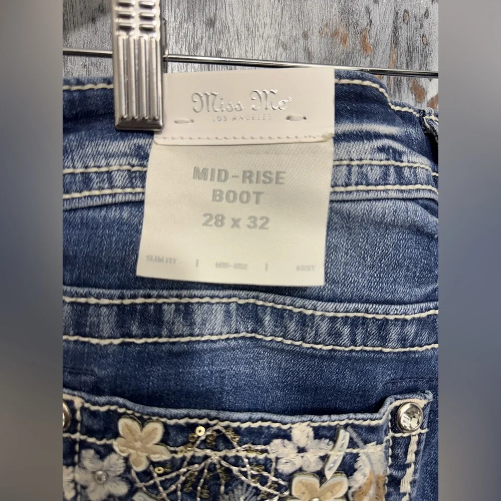 Miss Me Mid-Rise Bootcut Jeans Size 28x32 - Picture 9 of 11